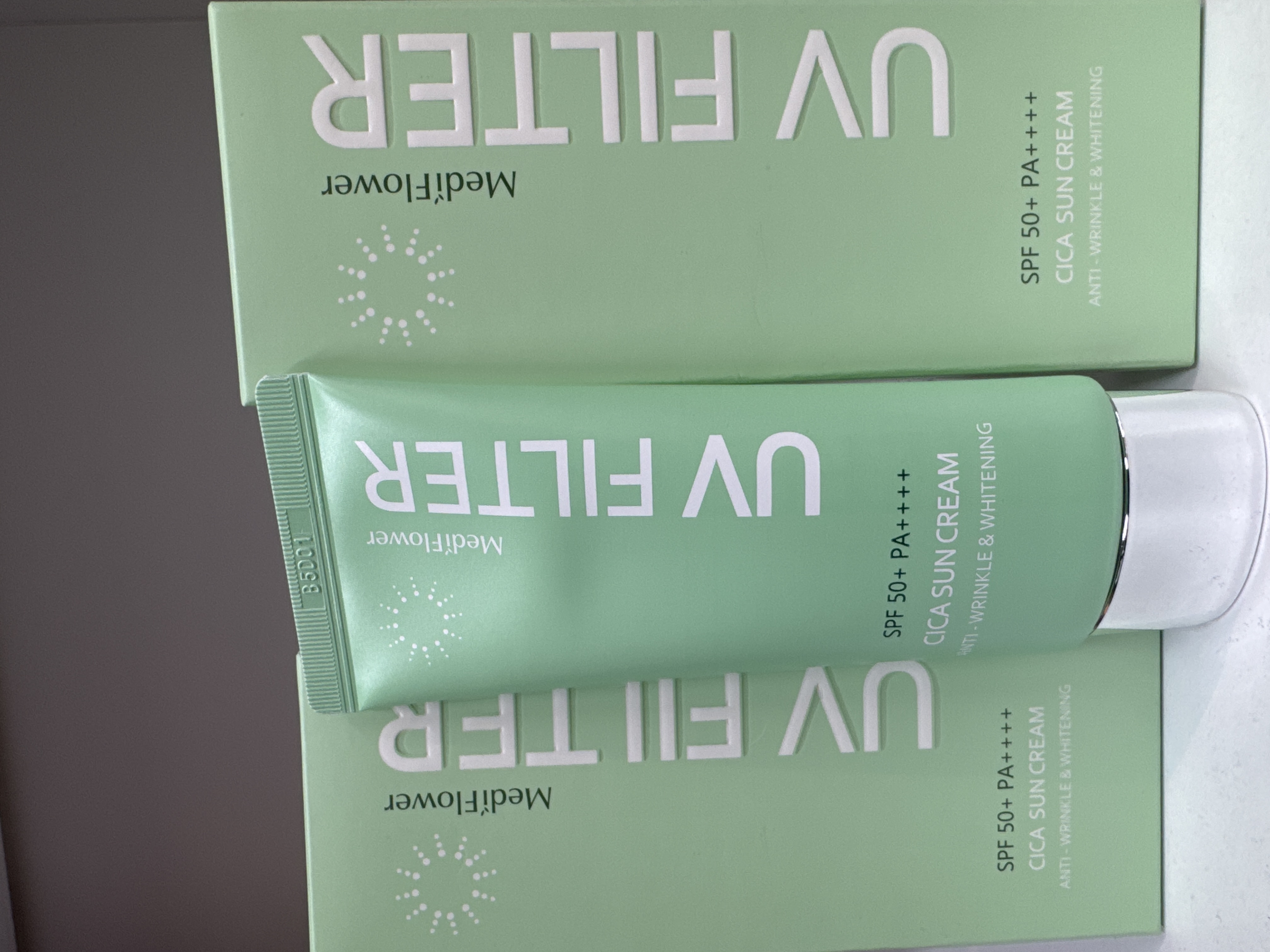 Medi Flower UV FILTER SPF 50 + PA ++++ CICA SUN CREAM ANTI -WRINKLE & WHITENING