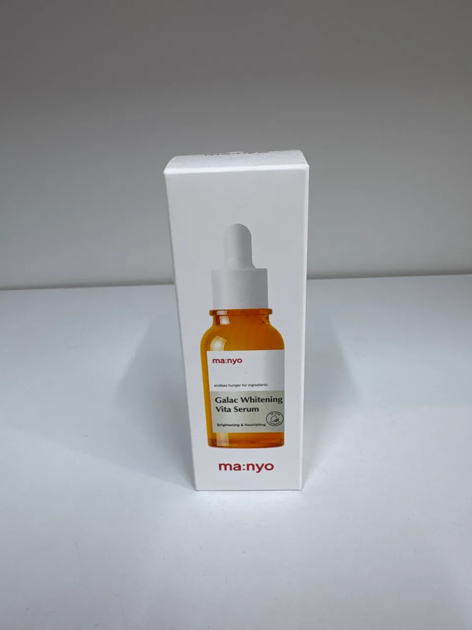 ma :nyo Galac Whitening Vita Serum