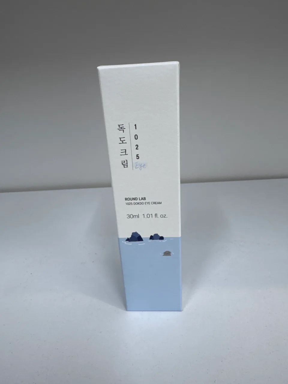 ROUND LAB 1025 DOKDO EYE CREAM / Увлажняющий крем вокруг глаз