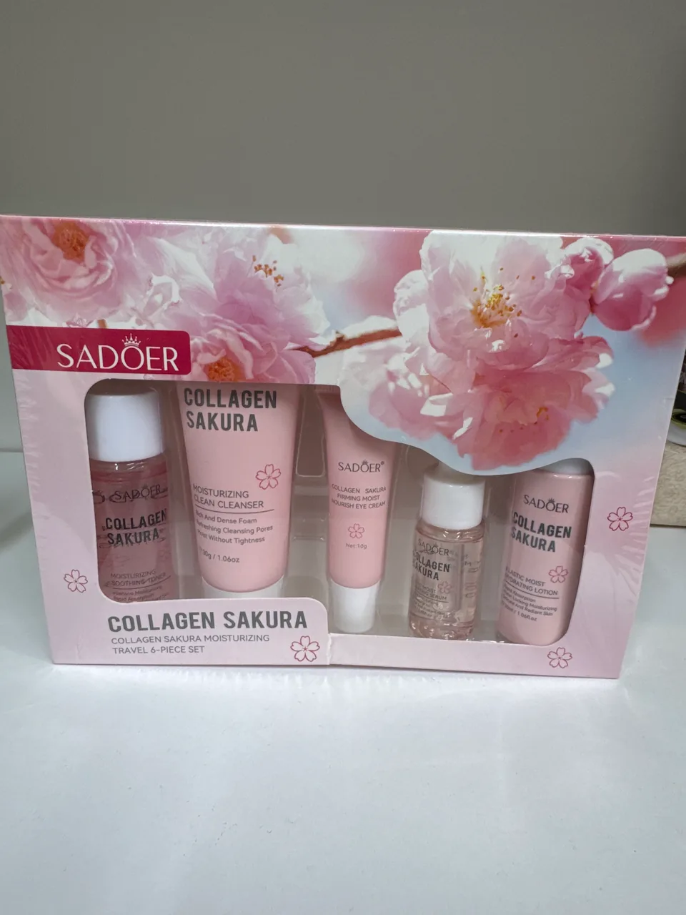 SADOER COLLAGEN SAKURA Moisturizing TRAVEL 6 piece cet/ Косметический набор