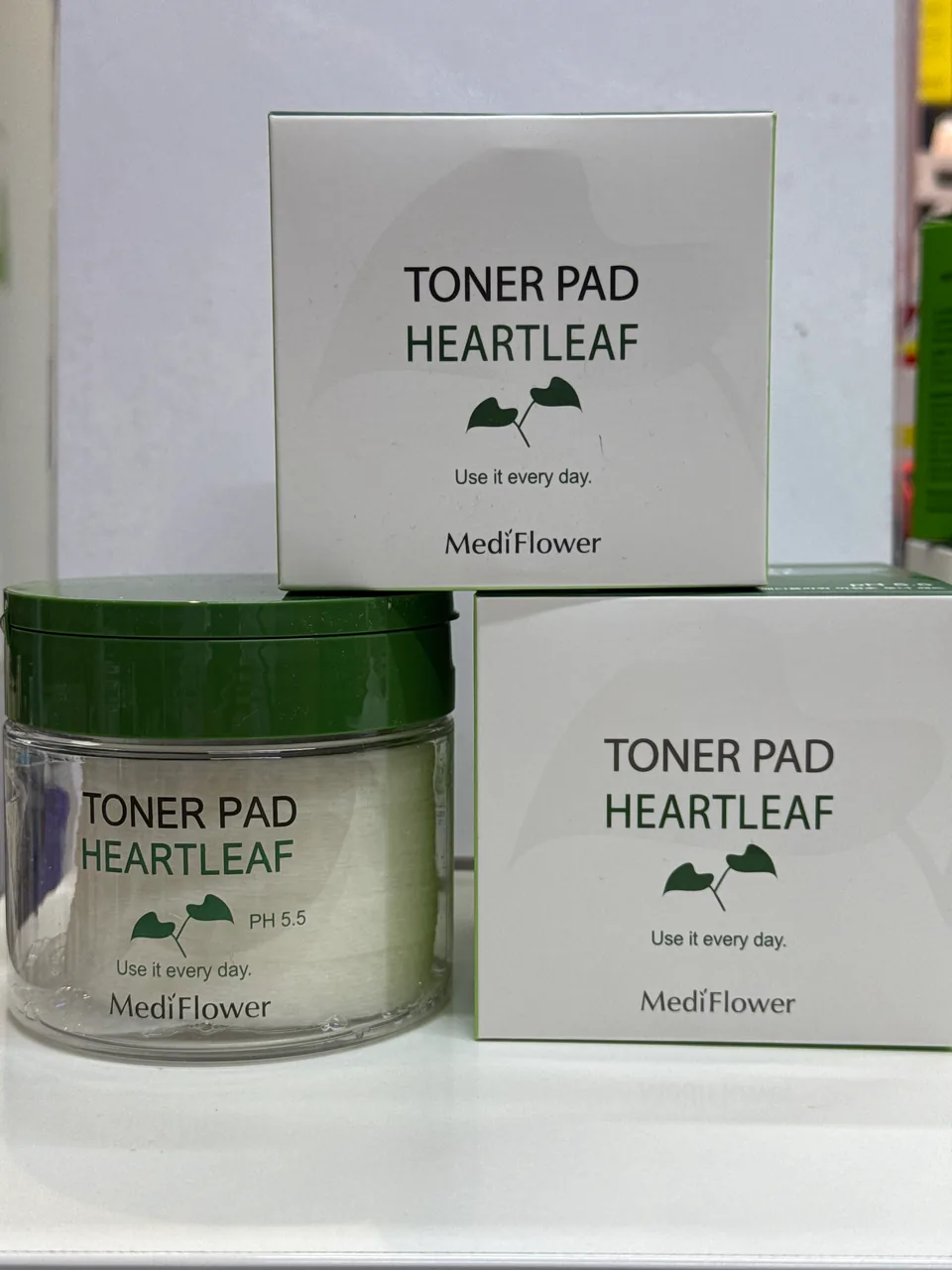 TONER PAD HEARTLEAF Use it every day Medi Flower/ Успокаивающий тонер пэды с хайееюйнией