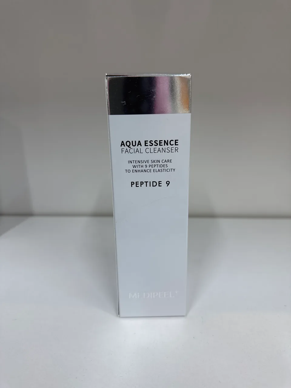 MEDIPEEL AQUA ESSENCE FACIAL CLEANSER